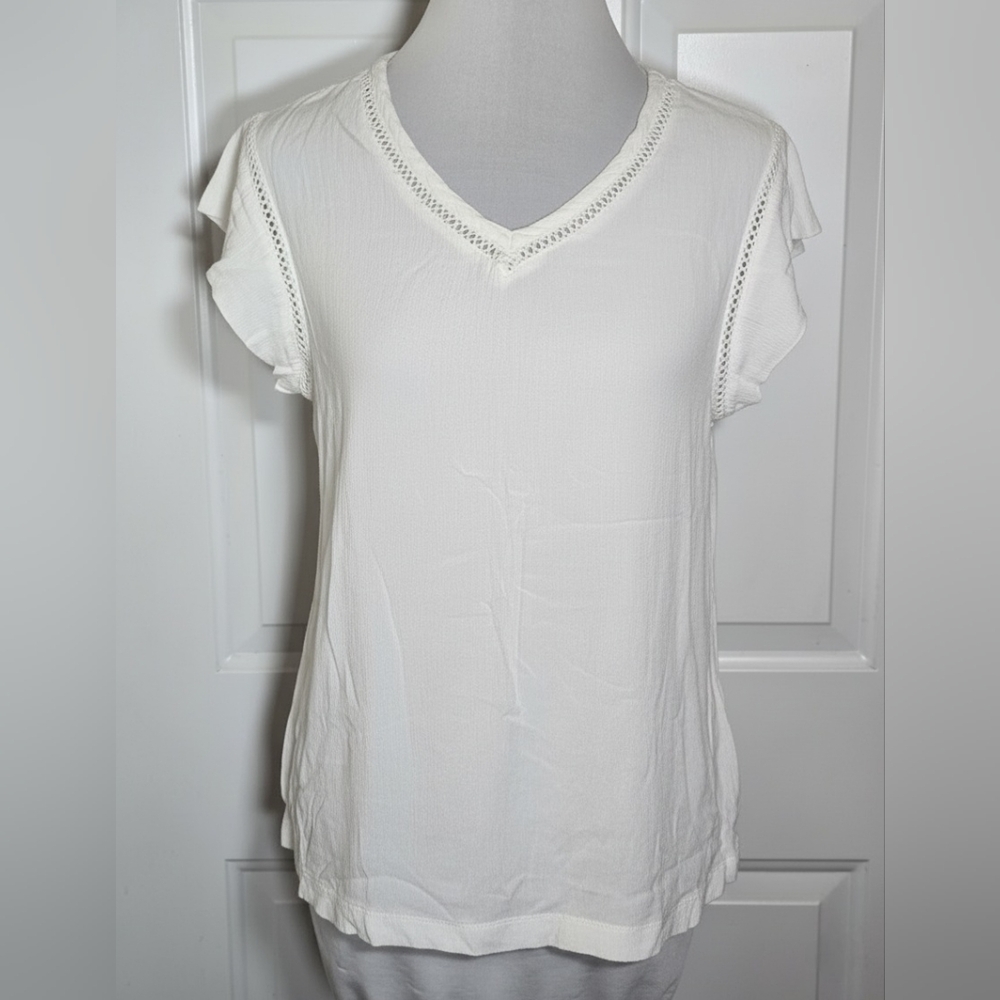 Buffalo David Bitton White V-Neck Short Sleeve Top Medium Lace Trim Detail